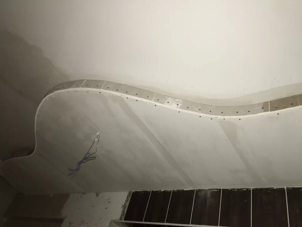 küçük salonlar için asma tavan fikirleri